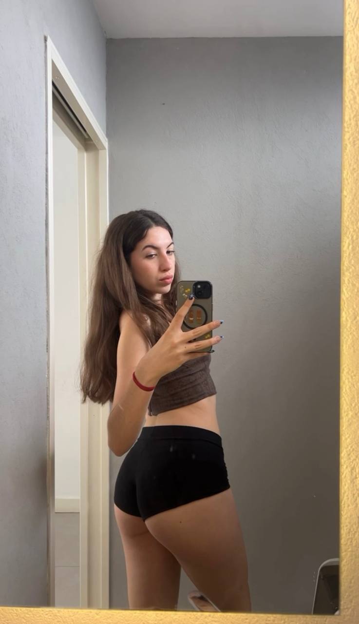 Amber in her underwear in Sukkur