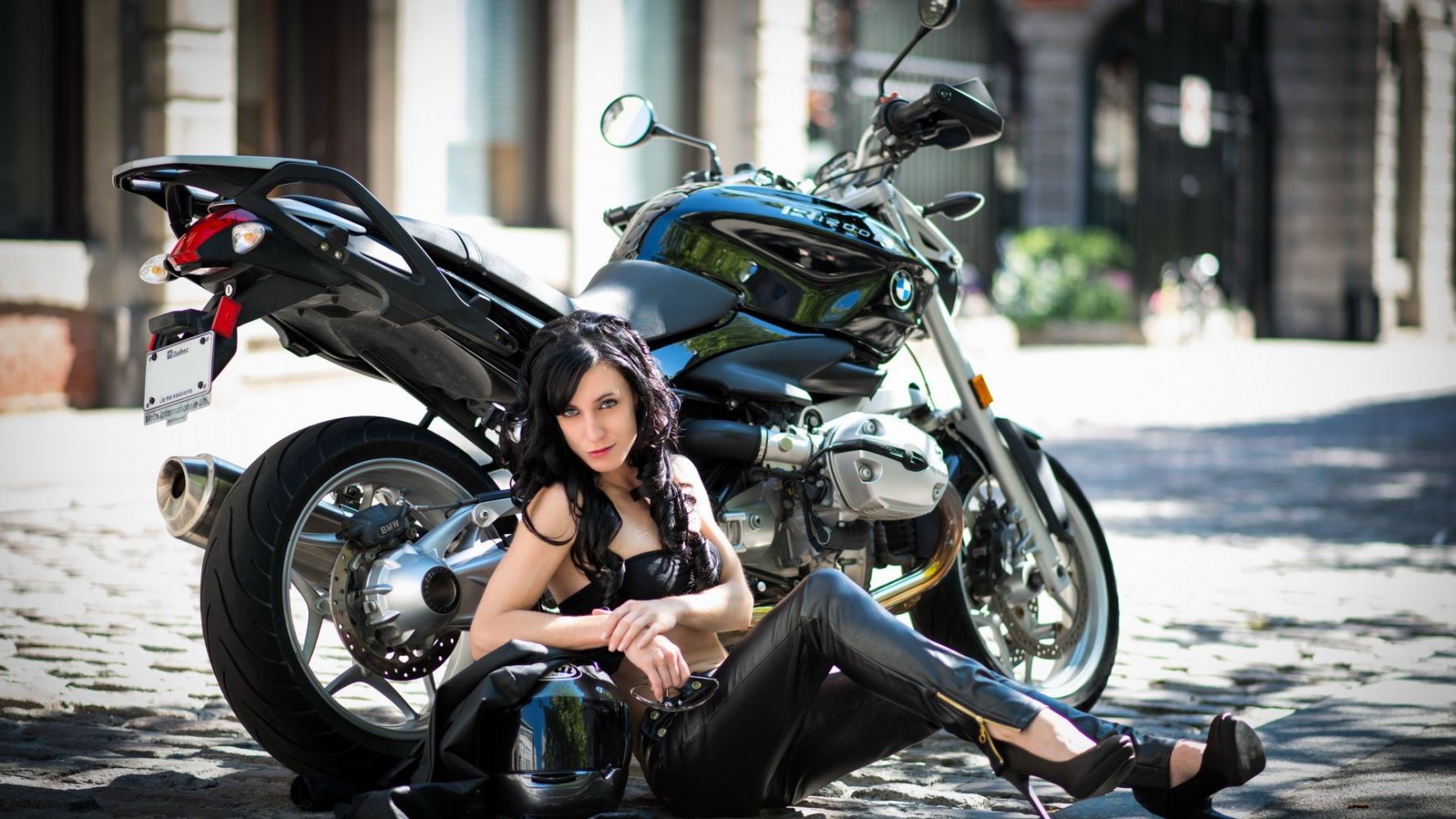 Fresh photos, fresh mood — European women on bikes online in Sukkur