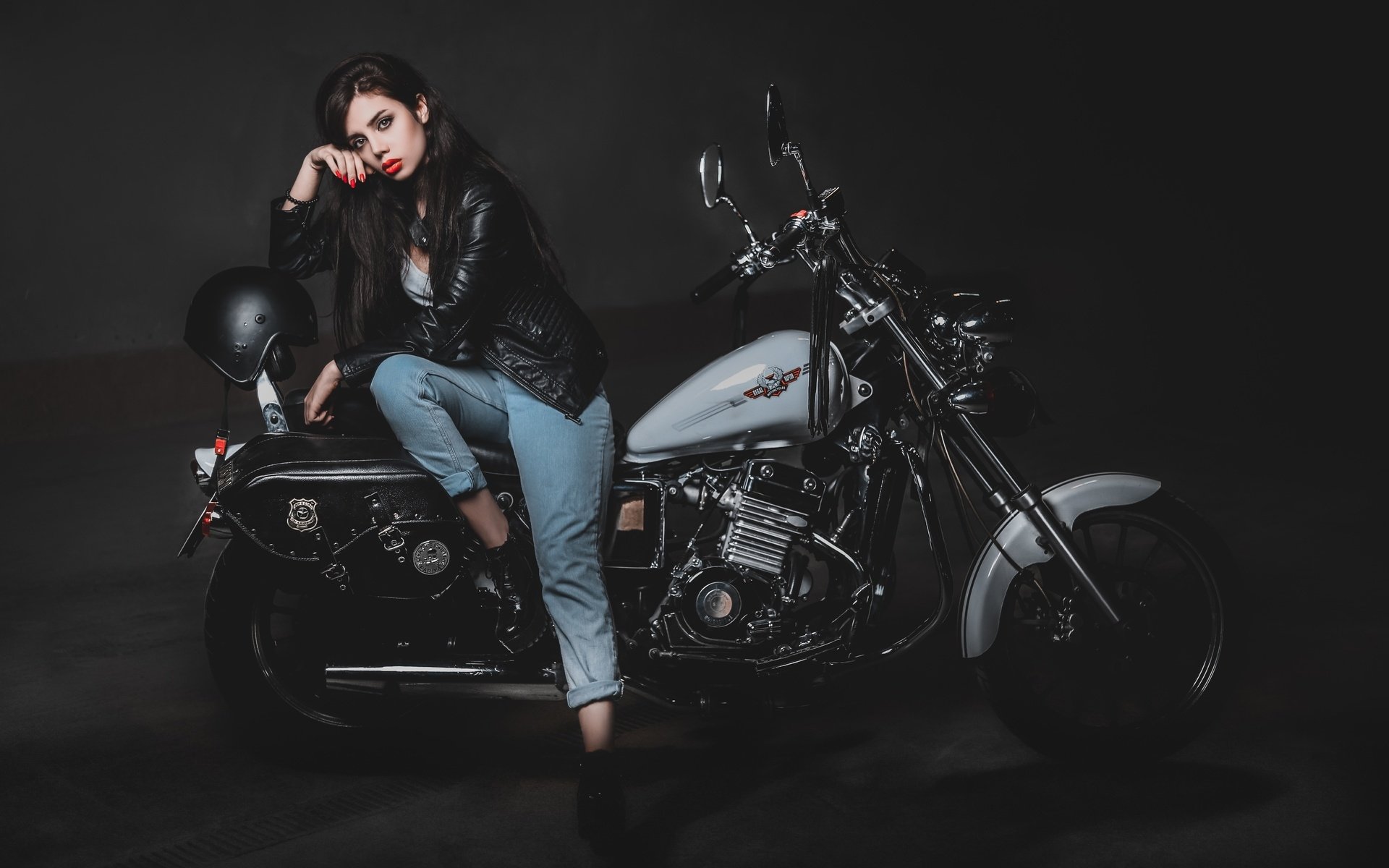 Biker girls: style and drive brings the glow — live moments in Sukkur