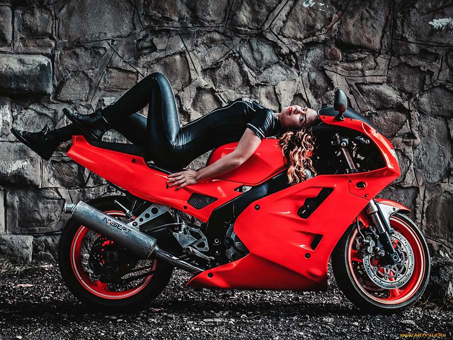 Beautiful girl Beautiful girls and motorcycles in Sukkur