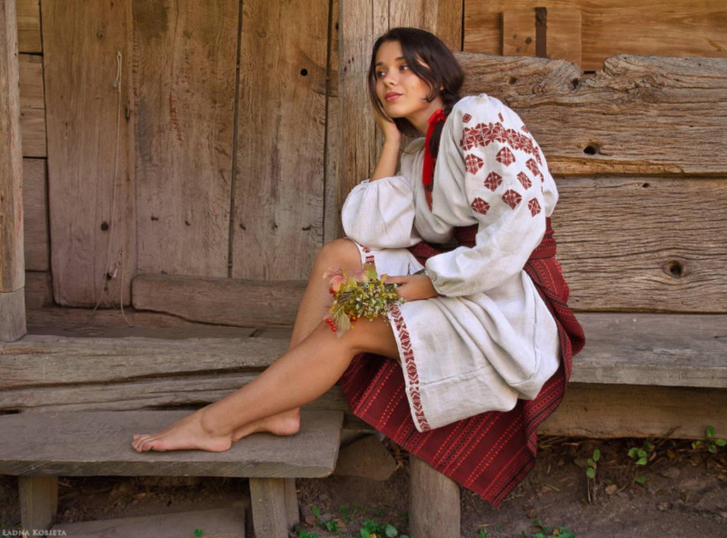 Fresh photos, fresh mood — Women in Slavic costumes online in Sukkur