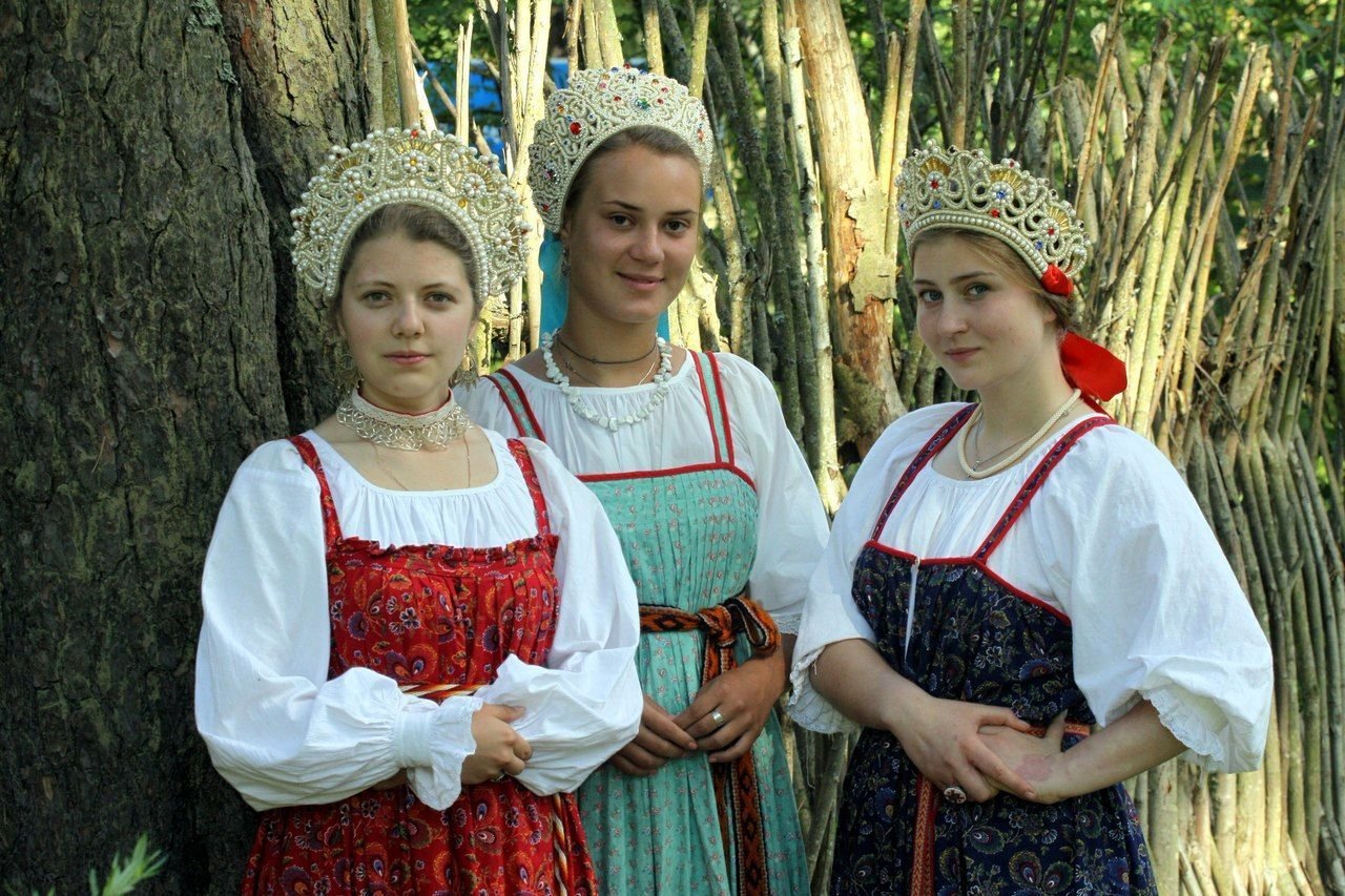 Sexy model Girls in Slavic costumes in Sukkur