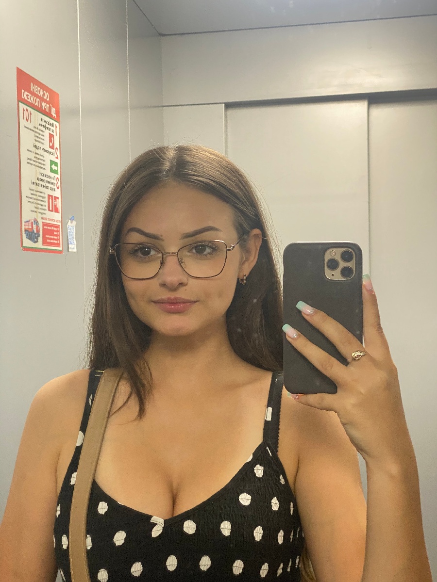 Sexy model Stacy in Sukkur