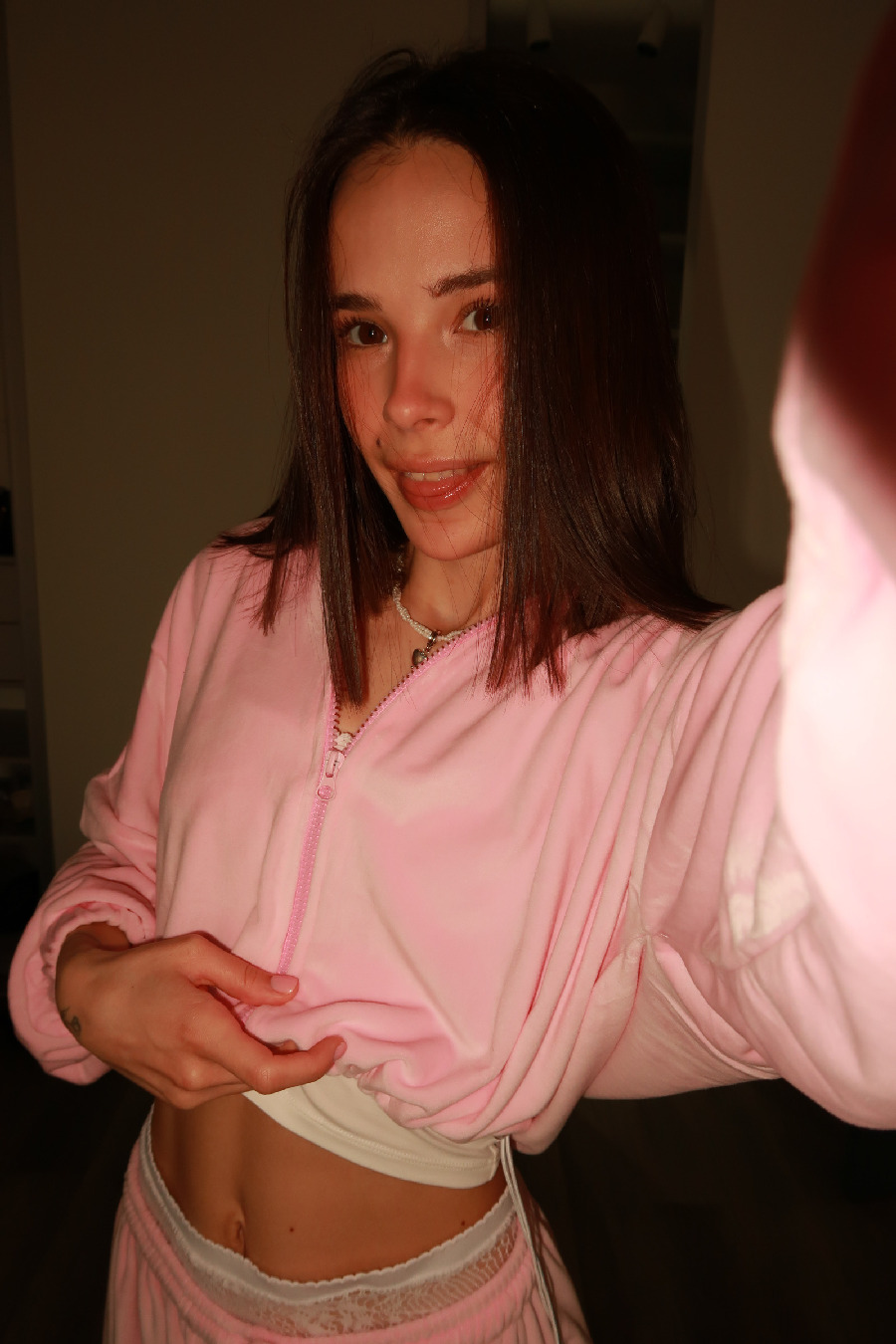 Tina brings the glow — live moments in Sukkur